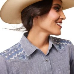 Ariat® Ladies R.E.A.L Billie Jean Embroidered Chambray Shirt 10043451 -Ariat Shop S23 WMS WEST 10043451 detail02