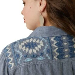 Ariat® Ladies R.E.A.L Billie Jean Embroidered Chambray Shirt 10043451 -Ariat Shop S23 WMS WEST 10043451 detail02 plus